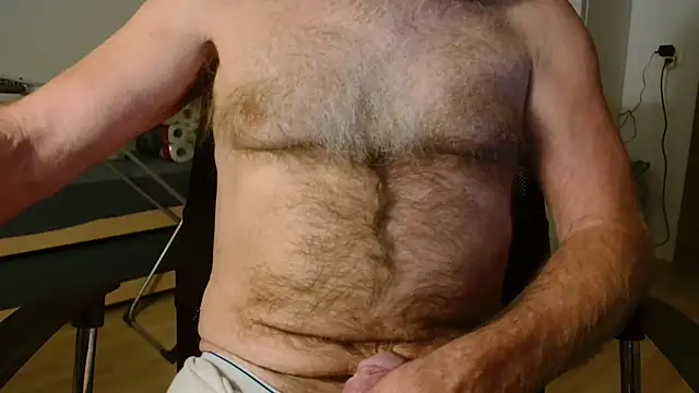 Snapshot of lumpi99 chatting on 10/17/25, 02:26 lumpi99 online show from 10/17/25, 02:26