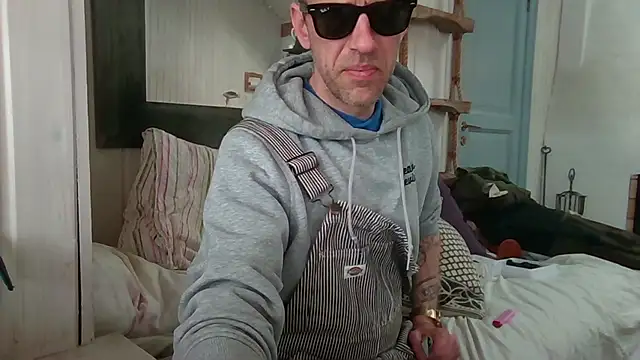 Snapshot of Stock-Holmes chatting on 03/28/26, 07:19 Stock-Holmes online show from 03/28/26, 07:19