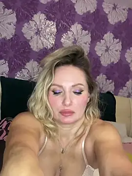 Snapshot of AngelOxy chatting on 12/19/24, 04:46 AngelOxy online show from 12/19/24, 04:46