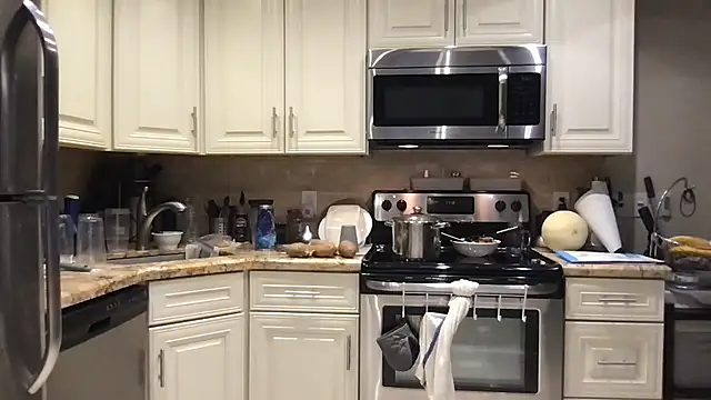 BigGuyMuscle online show from 09/09/25, 04:17