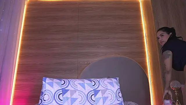 Snapshot of alexaa_walker chatting on 05/20/26, 12:00 alexaa walker online show from 05/20/26, 12:00