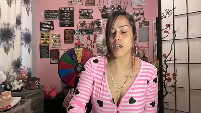 Snapshot of latinacubana chatting on 01/30/25, 10:41 latinacubana online show from 01/30/25, 10:41