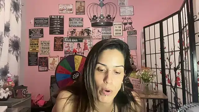 Snapshot of latinacubana chatting on 02/01/25, 04:14 latinacubana online show from 02/01/25, 04:14