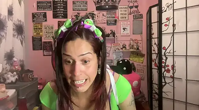 Snapshot of latinacubana chatting on 03/08/25, 09:28 latinacubana online show from 03/08/25, 09:28