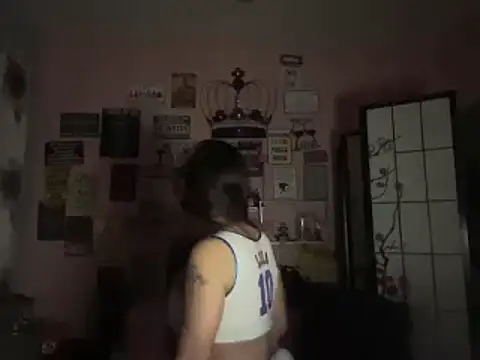 Snapshot of latinacubana chatting on 03/10/25, 06:27 latinacubana online show from 03/10/25, 06:27