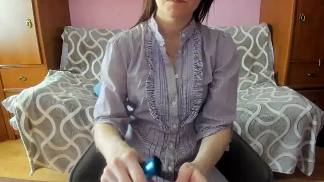 Snapshot of HolmesAriana chatting on 01/19/25, 03:32 HolmesAriana online show from 01/19/25, 03:32