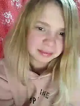 Snapshot of Zuli_Kiska chatting on 01/03/25, 11:44 Zuli Kiska online show from 01/03/25, 11:44