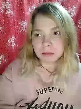 Snapshot of Zuli_Kiska chatting on 01/05/25, 09:03 Zuli Kiska online show from 01/05/25, 09:03