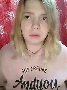 Snapshot of Zuli_Kiska chatting on 01/06/25, 09:11 Zuli Kiska online show from 01/06/25, 09:11