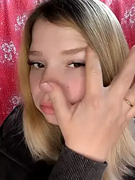 Snapshot of Zuli_Kiska chatting on 02/15/25, 07:50 Zuli Kiska online show from 02/15/25, 07:50