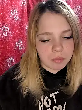 Snapshot of Zuli_Kiska chatting on 02/23/25, 08:44 Zuli Kiska online show from 02/23/25, 08:44