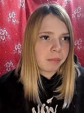 Snapshot of Zuli_Kiska chatting on 02/25/25, 09:02 Zuli Kiska online show from 02/25/25, 09:02