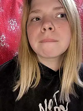 Snapshot of Zuli_Kiska chatting on 03/22/25, 09:31 Zuli Kiska online show from 03/22/25, 09:31