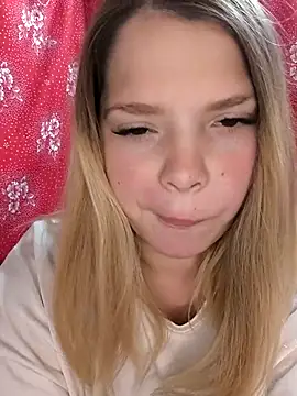 Snapshot of Zuli_Kiska chatting on 09/11/25, 11:21 Zuli Kiska online show from 09/11/25, 11:21