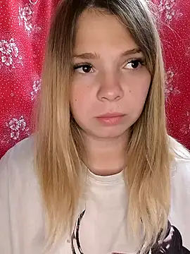 Snapshot of Zuli_Kiska chatting on 09/12/25, 12:05 Zuli Kiska online show from 09/12/25, 12:05