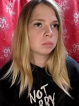 Snapshot of Zuli_Kiska chatting on 09/18/25, 11:12 Zuli Kiska online show from 09/18/25, 11:12