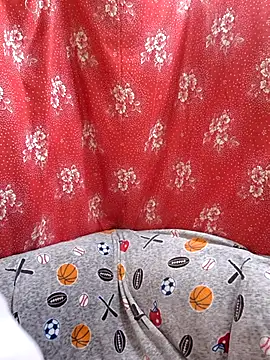 Snapshot of Zuli_Kiska chatting on 10/04/25, 08:18 Zuli Kiska online show from 10/04/25, 08:18