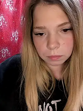 Snapshot of Zuli_Kiska chatting on 10/07/25, 07:55 Zuli Kiska online show from 10/07/25, 07:55