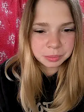 Snapshot of Zuli_Kiska chatting on 10/14/25, 06:36 Zuli Kiska online show from 10/14/25, 06:36