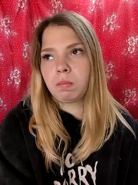 Snapshot of Zuli_Kiska chatting on 10/15/25, 06:35 Zuli Kiska online show from 10/15/25, 06:35