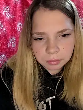 Snapshot of Zuli_Kiska chatting on 10/20/25, 11:10 Zuli Kiska online show from 10/20/25, 11:10