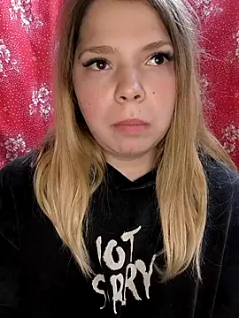 Snapshot of Zuli_Kiska chatting on 10/28/25, 09:06 Zuli Kiska online show from 10/28/25, 09:06