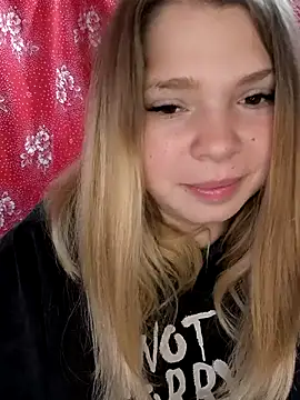 Snapshot of Zuli_Kiska chatting on 11/03/25, 07:31 Zuli Kiska online show from 11/03/25, 07:31