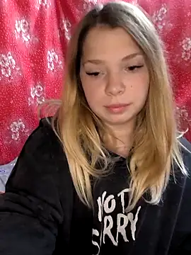 Snapshot of Zuli_Kiska chatting on 11/03/25, 08:54 Zuli Kiska online show from 11/03/25, 08:54