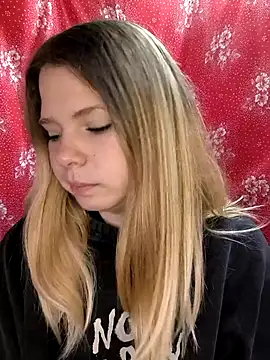 Snapshot of Zuli_Kiska chatting on 11/05/25, 08:36 Zuli Kiska online show from 11/05/25, 08:36