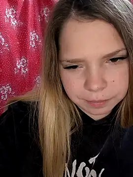 Snapshot of Zuli_Kiska chatting on 11/10/25, 10:47 Zuli Kiska online show from 11/10/25, 10:47