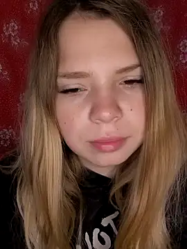 Snapshot of Zuli_Kiska chatting on 11/19/25, 07:19 Zuli Kiska online show from 11/19/25, 07:19