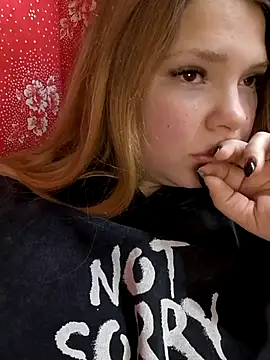 Snapshot of Zuli_Kiska chatting on 11/25/25, 09:48 Zuli Kiska online show from 11/25/25, 09:48