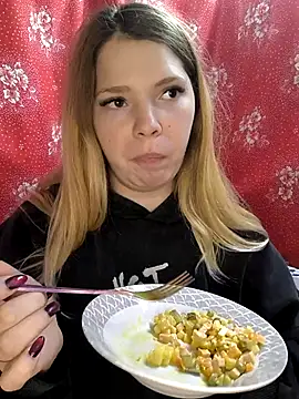 Snapshot of Zuli_Kiska chatting on 11/26/25, 11:55 Zuli Kiska online show from 11/26/25, 11:55