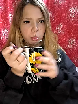 Snapshot of Zuli_Kiska chatting on 12/01/25, 08:14 Zuli Kiska online show from 12/01/25, 08:14