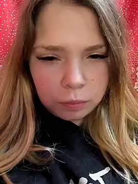 Snapshot of Zuli_Kiska chatting on 12/03/25, 08:18 Zuli Kiska online show from 12/03/25, 08:18