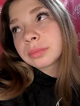 Snapshot of Zuli_Kiska chatting on 12/21/25, 09:33 Zuli Kiska online show from 12/21/25, 09:33