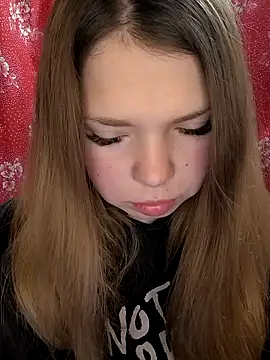 Snapshot of Zuli_Kiska chatting on 02/18/26, 10:06 Zuli Kiska online show from 02/18/26, 10:06