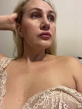 YourBlondee online show from 12/11/24, 02:30