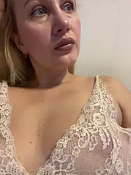 YourBlondee online show from 12/24/24, 02:54