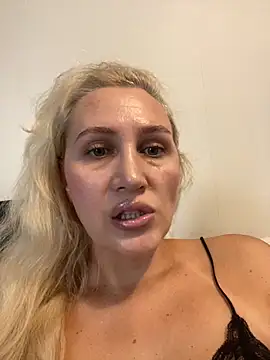 YourBlondee online show from 09/12/25, 03:17