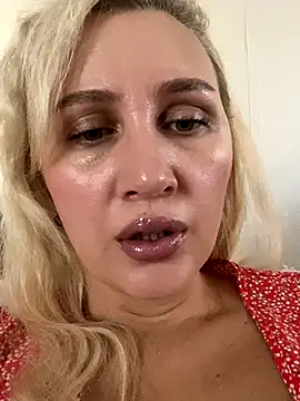 YourBlondee online show from 09/25/25, 02:26