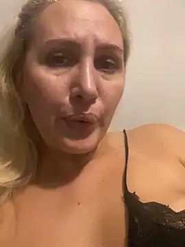 YourBlondee online show from 10/13/25, 11:43