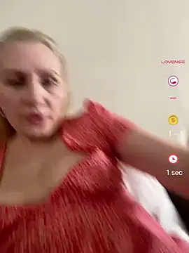 Snapshot of YourBlondee chatting on 04/26/26, 11:08 YourBlondee online show from 04/26/26, 11:08