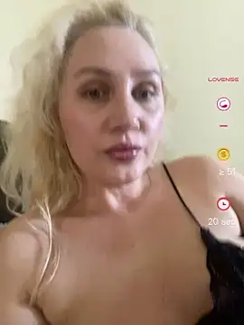 Snapshot of YourBlondee chatting on 05/04/26, 04:08 YourBlondee online show from 05/04/26, 04:08
