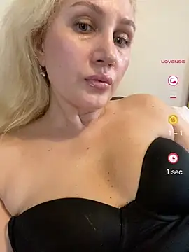 Snapshot of YourBlondee chatting on 05/08/26, 03:34 YourBlondee online show from 05/08/26, 03:34