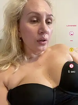 Snapshot of YourBlondee chatting on 05/16/26, 10:58 YourBlondee online show from 05/16/26, 10:58