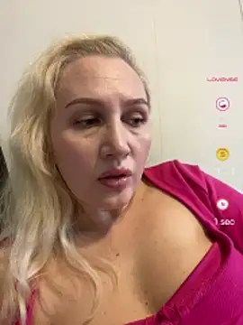 Snapshot of YourBlondee chatting on 05/21/26, 06:09 YourBlondee online show from 05/21/26, 06:09