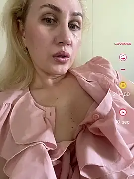 Snapshot of YourBlondee chatting on 05/26/26, 03:57 YourBlondee online show from 05/26/26, 03:57