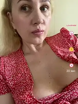 Snapshot of YourBlondee chatting on 06/02/26, 12:45 YourBlondee online show from 06/02/26, 12:45