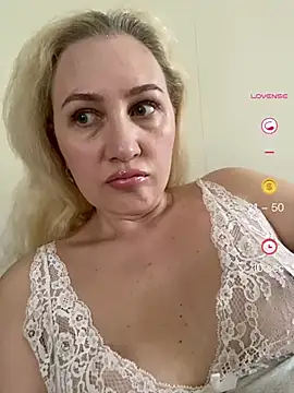 Snapshot of YourBlondee chatting on 06/08/26, 01:39 YourBlondee online show from 06/08/26, 01:39